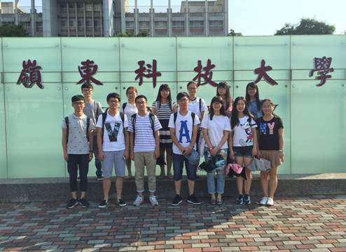 图一:岭东科技大学宝文校区门口法韦德体育官网同学合影